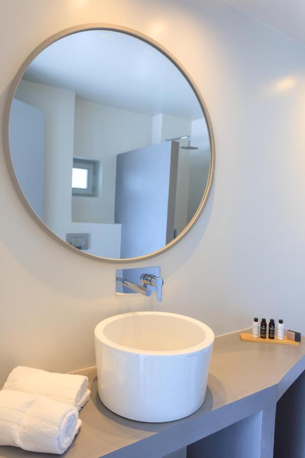 Iliades Luxury Boutique Suites Batsíon Exterior photo